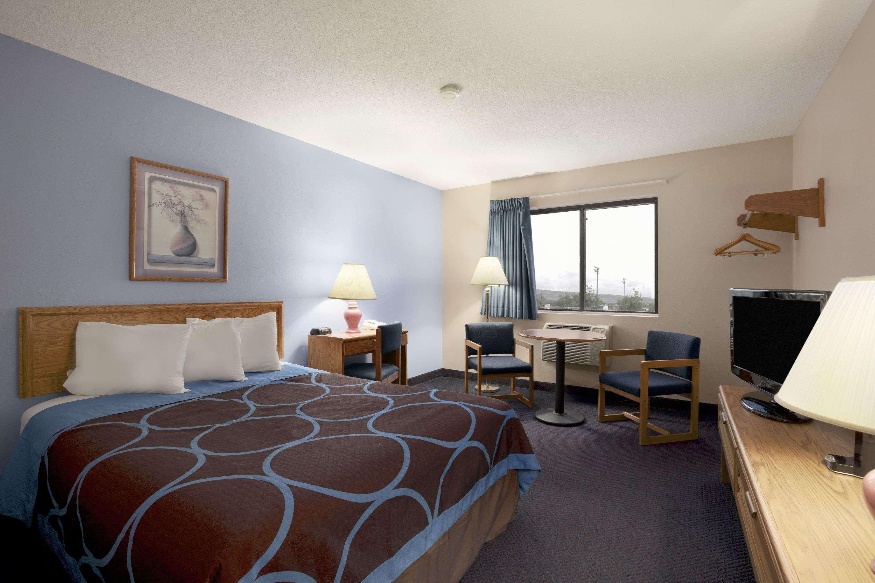Super 8 By Wyndham Cromwell/Middletown Hotel Bagian luar foto