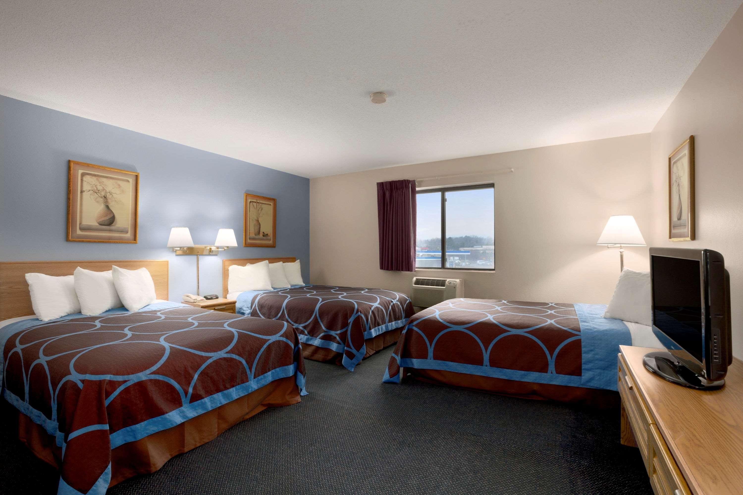 Super 8 By Wyndham Cromwell/Middletown Hotel Bagian luar foto