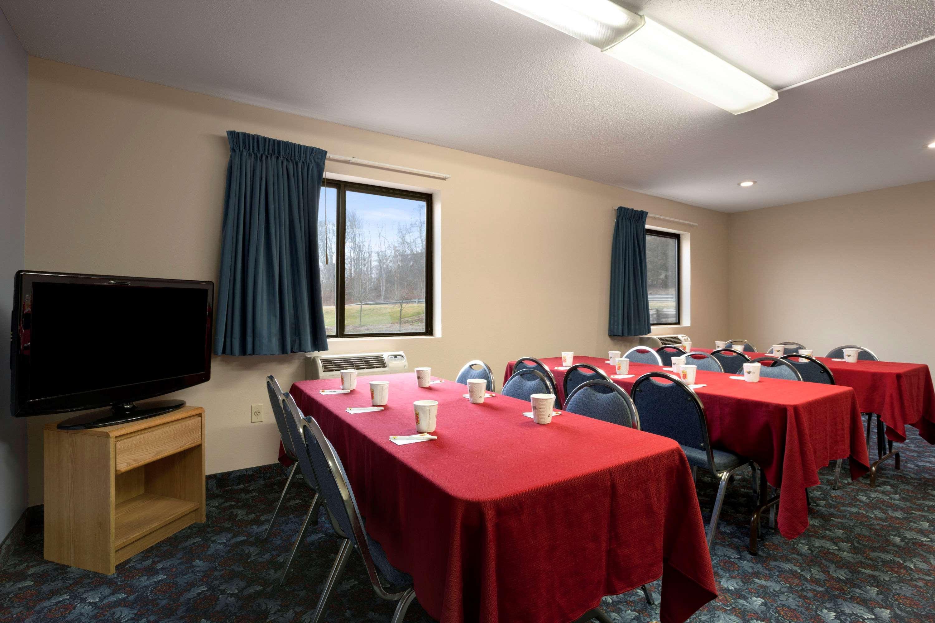 Super 8 By Wyndham Cromwell/Middletown Hotel Bagian luar foto