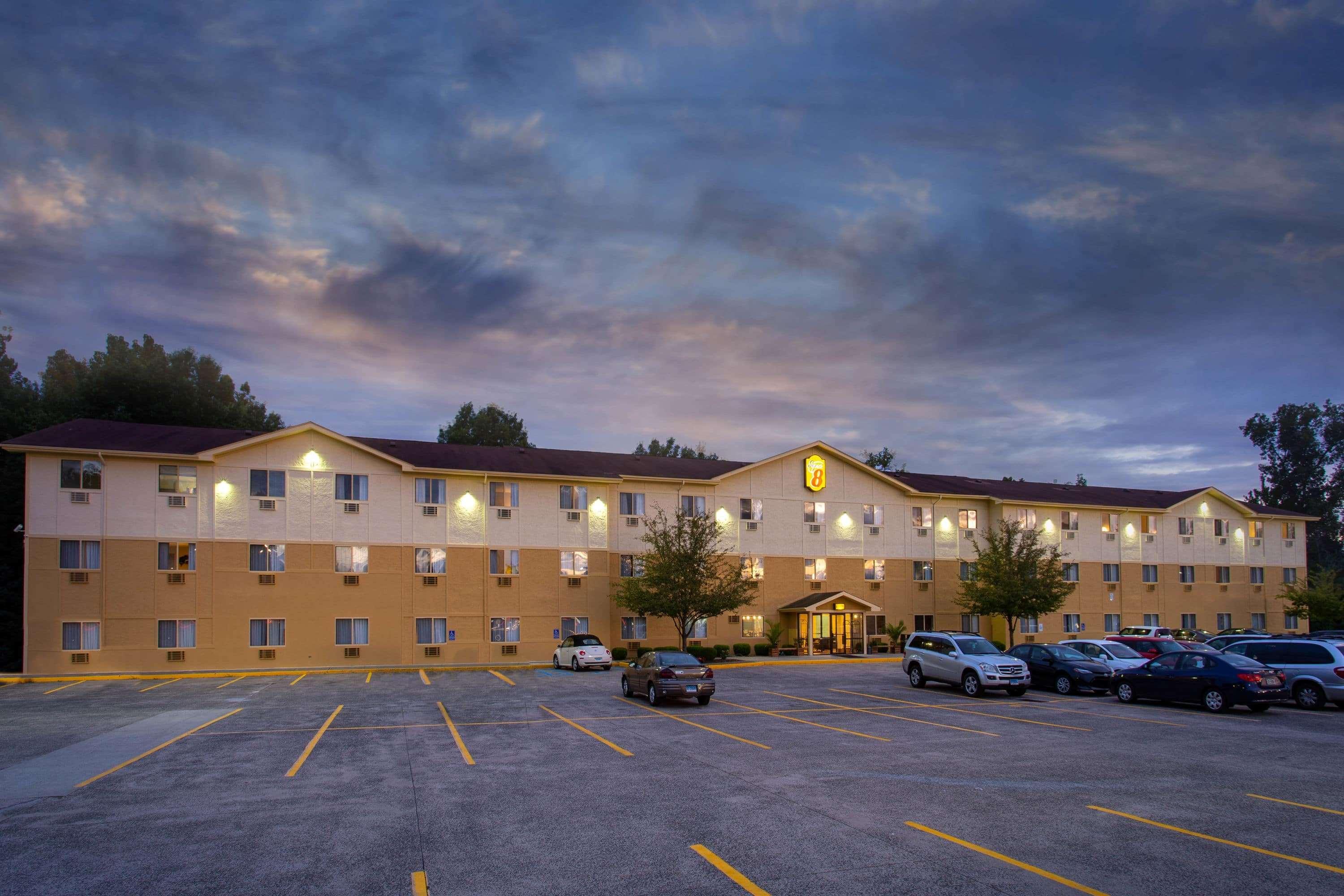 Super 8 By Wyndham Cromwell/Middletown Hotel Bagian luar foto
