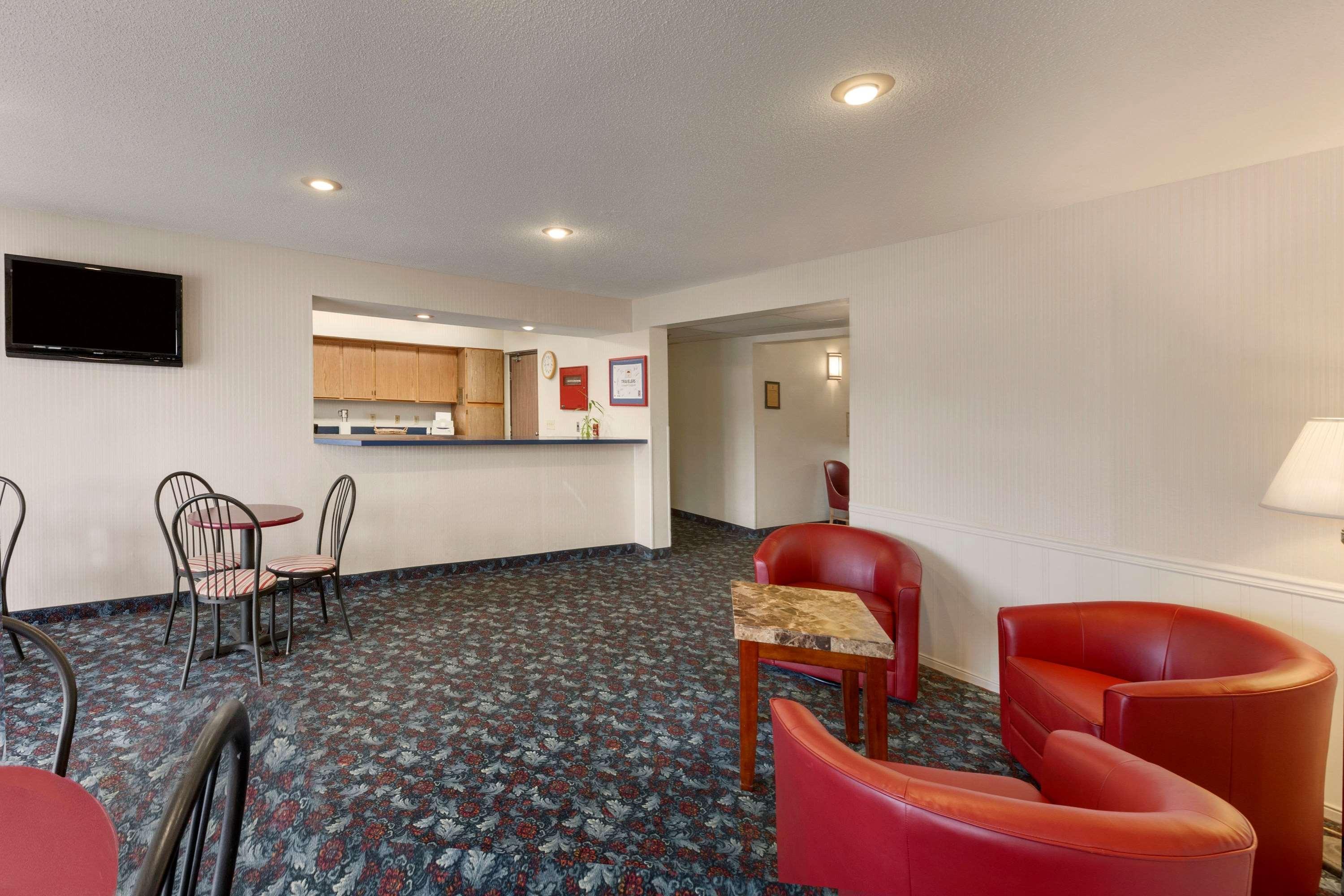 Super 8 By Wyndham Cromwell/Middletown Hotel Bagian luar foto