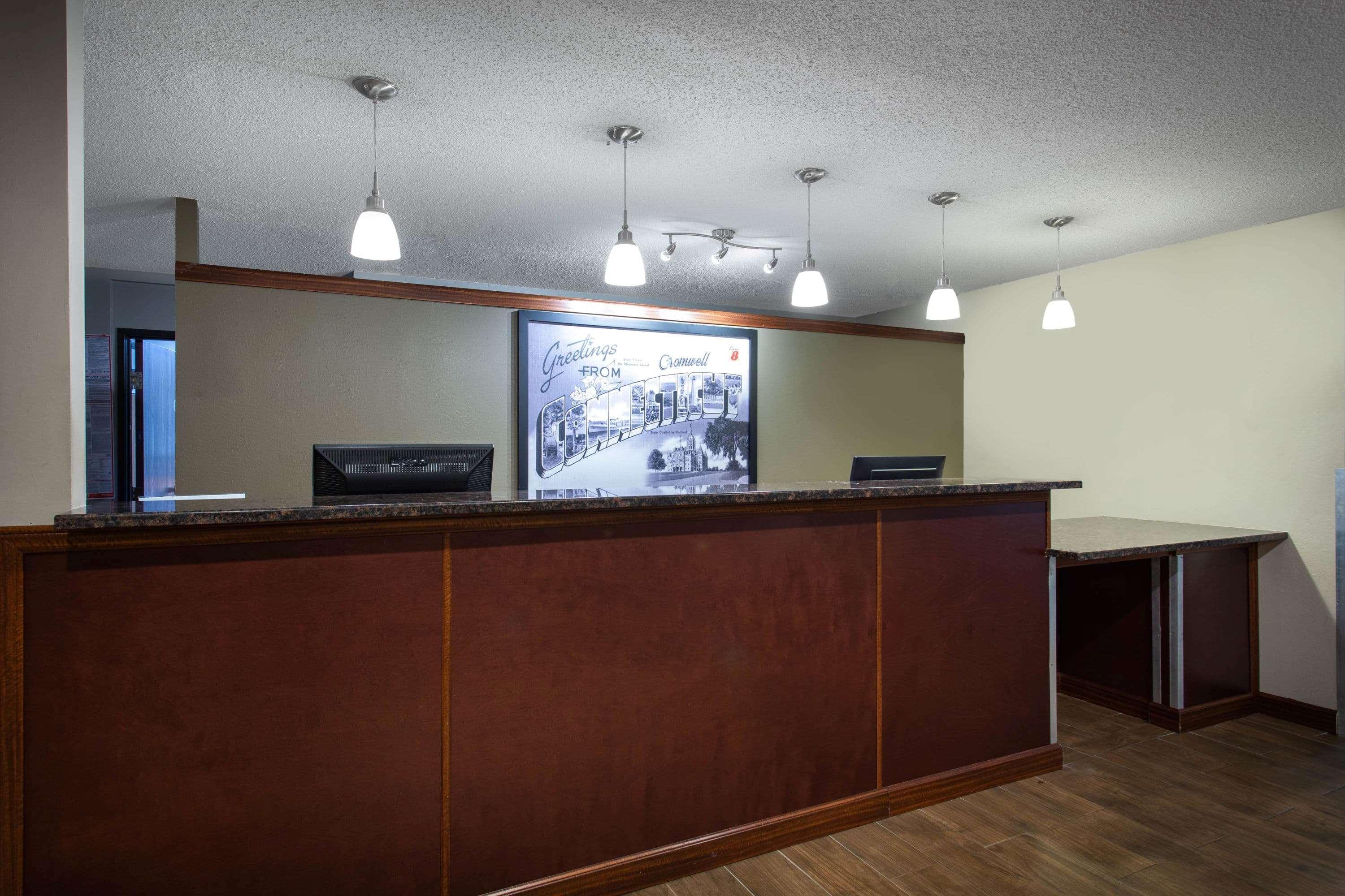 Super 8 By Wyndham Cromwell/Middletown Hotel Bagian luar foto