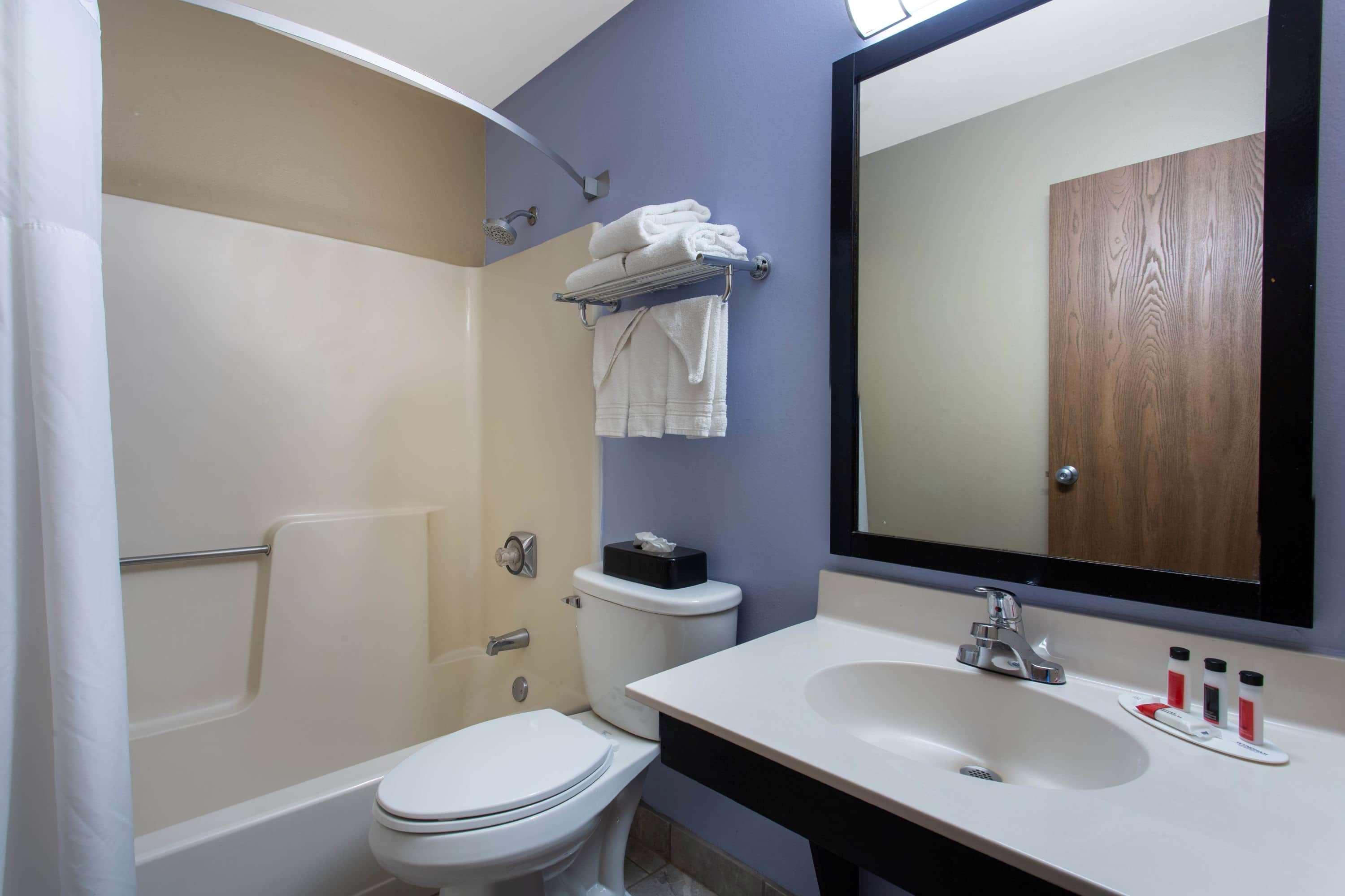 Super 8 By Wyndham Cromwell/Middletown Hotel Bagian luar foto