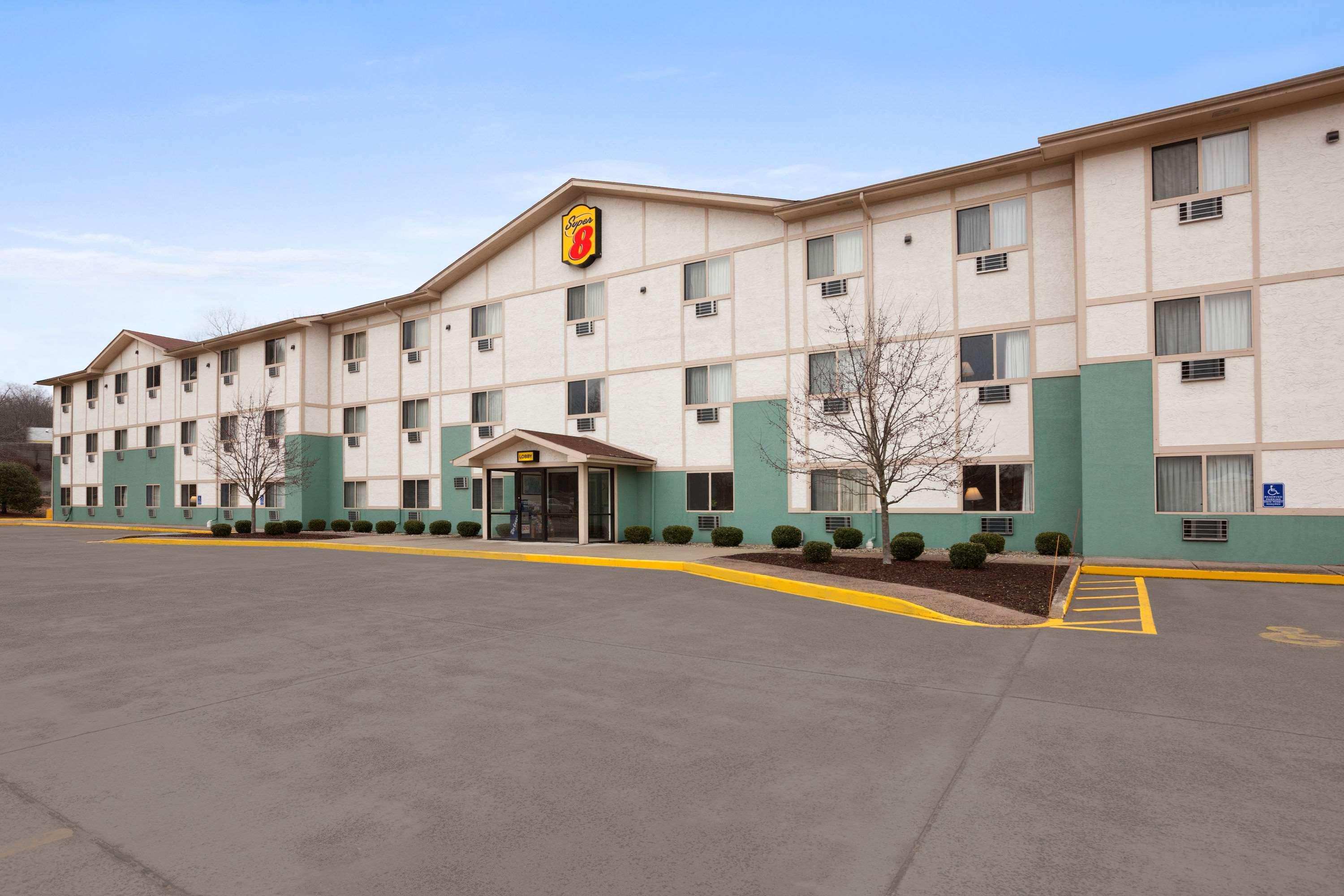 Super 8 By Wyndham Cromwell/Middletown Hotel Bagian luar foto