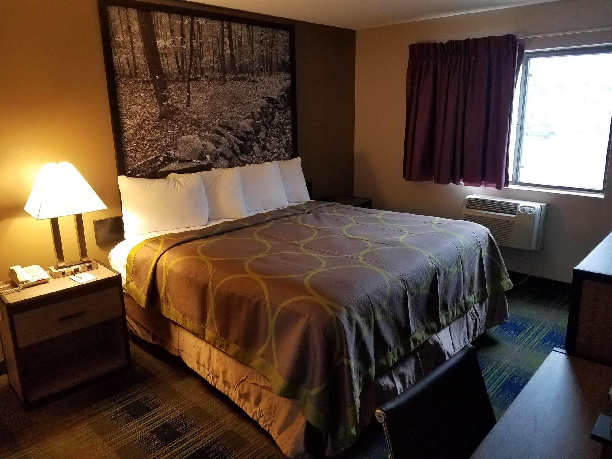 Super 8 By Wyndham Cromwell/Middletown Hotel Bagian luar foto