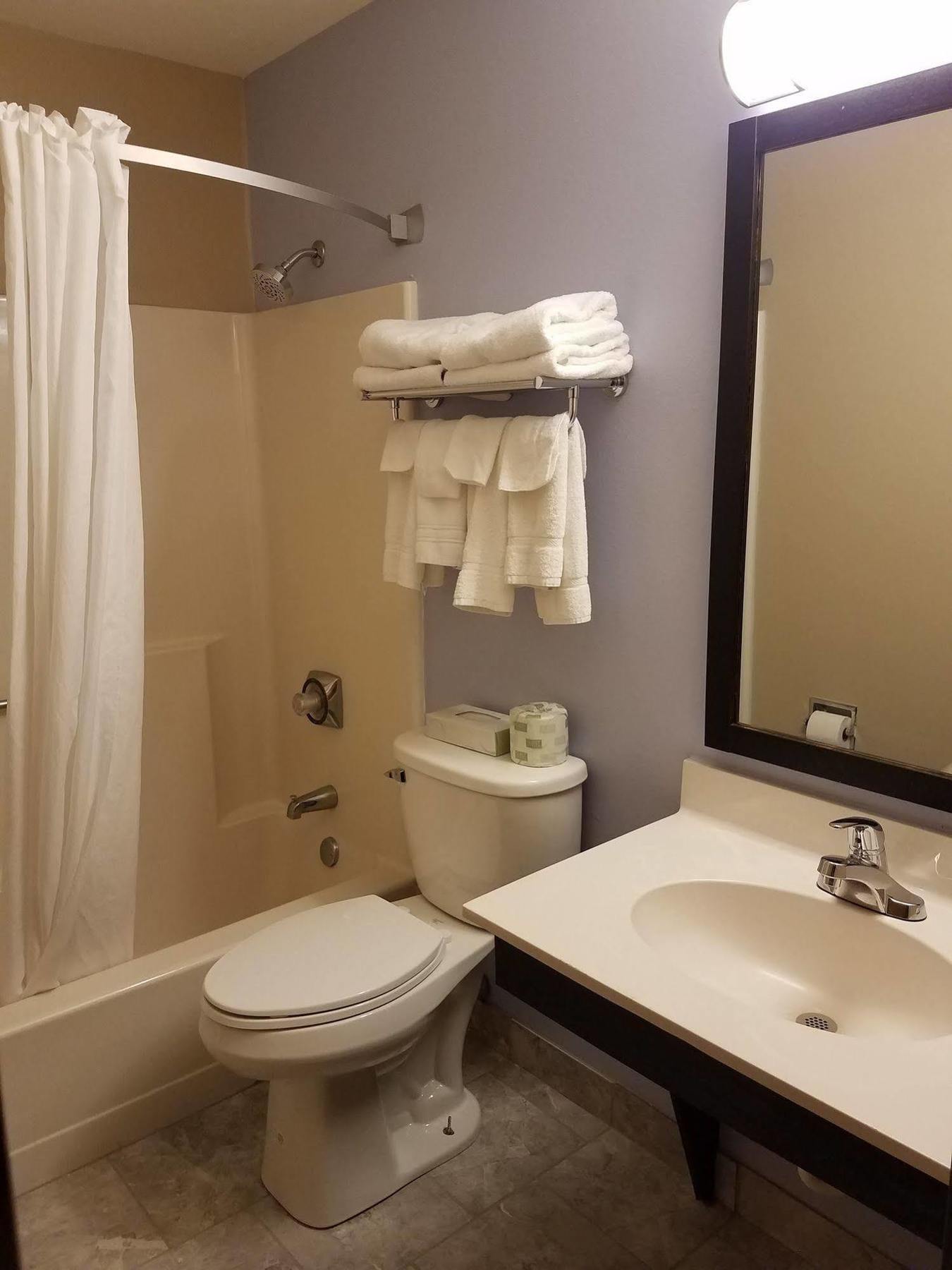 Super 8 By Wyndham Cromwell/Middletown Hotel Bagian luar foto